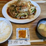 萬来軒 - スタミナもつ炒め定食＠990円
