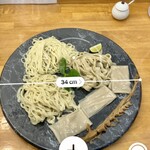 和渦製麺 - 直系34cmの大皿で提供されます！