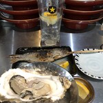 Tsukiji uo baritoru tsukiji jogai - 生牡蠣とニジマス。