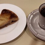 Kafe Paurisuta - 洋梨と栗のタルト(手作りバニラアイス付き)のセット
