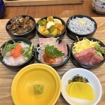 牛ホルモンと鮮魚 牛富屋 - 