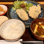 Aoharu Shokudou - あじフライ定食(1,300円)。市井の定食屋よりも高めの価格帯だが食べる価値はある。