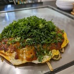 お好み焼・鉄板焼 栞 - 肉玉うどん  ネギトッピング