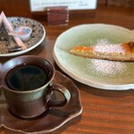 芳賀 - ケーキとコーヒー