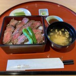 Karuizawasebuntsugorufuhigashikosuresutoran - ローストビーフ重定食(1,700円)