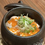 Earthenware pot rice with salmon and salmon roe