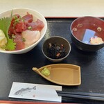 塩釜海の駅 - 「本日のマグロ丼」1,000円なり。