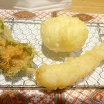 博多天ぷら やまや - やまみ三回目。半熟卵と海老。