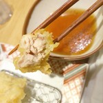 博多天ぷら やまや - 鶏はとてもジューシー。