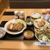 とんＱ - 赤城豚厚切りロースかつ定食(十六穀米、とん汁)、カキフライ３個、とんQサラダ