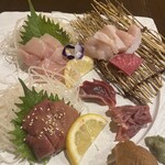 Kushiyaki Toripaitan Kiwamidori - 百日鶏刺身盛り合わせ