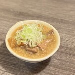 串焼亭ねぎ - もつ煮込み　390円