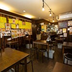 焼き鳥と油そば 大森屋 - 広い店内は貸し切り対応できます。人数はお気軽にお問い合わせください。