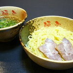 極み - つけ麺　200ｇと300ｇがあります。特製つけだれにつけてお召し上がりください。