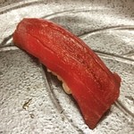 すし処 匠 - 生の本マグロ赤身from青森三厩(みんまや)産 煮切り醤油付きです☆