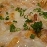 食彩ダイニング 紅独楽 - イカ塩辛のピザ　アップ
