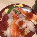 Kaitenzushi Misaki - 海鮮丼アップ