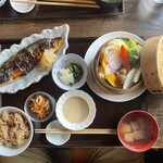 古民家カフェ きのこくらぶ - 御膳。香の物や小鉢、汁物、どれもほっとするおいしさ