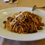 Felicita Pizzeria Trattoria - キノコ入りスパゲッティ・ボロネーゼ