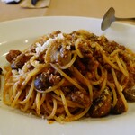 Felicita Pizzeria Trattoria - キノコ入りスパゲッティ・ボロネーゼ