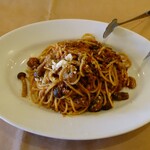 Felicita Pizzeria Trattoria - キノコ入りスパゲッティ・ボロネーゼ