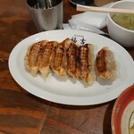 Gyouza Semmonten Fukuyoshi - 旨味たっぷり、ジｭ－シ－の肉餃子