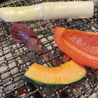 飛騨牛一頭家 馬喰一代 銀座 - 野菜と飛騨牛、焼き焼き