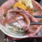 吉祥寺 肉ドレス海鮮丼 本店 - 