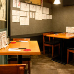 おばんざい居酒屋 かけ橋 - 内観テーブル