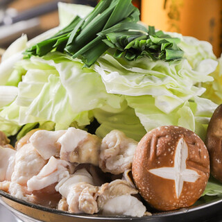 菜单上的菜品种类繁多，如著名的 Yakiton、烤鸡肉串，堪称世界美食！
