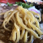 自家製麺 手もみラーメン 来楽軒 - むっちむちウエービーな太麺