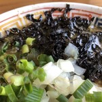 自家製麺 手もみラーメン 来楽軒 - バラ海苔