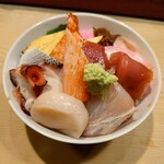 Megumi Zushi - 海鮮丼とうどんセット