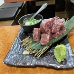 炭火焼肉 牛和鹿 - ガツ切りステーキ150グラム　¥1580