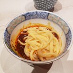 田中圭英 - 卵黄にくぐらせた麺を投入！