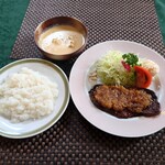 れすとらん あずまや - ●サーロインステーキランチ　1,100円


スープ、サーロインステーキ、サラダ、ドリンク

これらが全て揃ってこの金額なので
凄く高コスパなランチだった❕