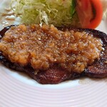 れすとらん あずまや - この金額では普通
このレベルの味わいは食べられないであろうと思われる

帰りには精肉店のバンが仕入れの肉を届けてみえた
キチンとしてるステーキだよねえ