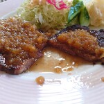 れすとらん あずまや - この値段で5mm程ながらも牛ステーキだよねえ♪