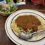 香房 - ミートソーススパゲッティとサラダ