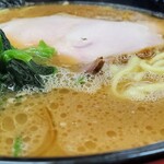 ラーメン 杉田家 - ラーメン並(近景)