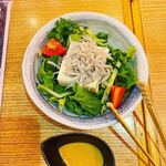 Mekiki No Ginji - しらすと豆腐サラダ