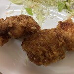 ガスト - ももから揚げ(160円)3個にキャベツを添えて