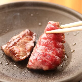 精心挑选的肉！伊比利亚猪肉和大理石日本牛肉日式牛肉火锅和涮火锅♪