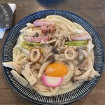 カマ喜ri - きのことベーコンの釜玉クリームうどん（中）