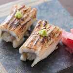 长崎五岛列岛的大海孕育的 【名代】 煮海鳗寿司饭团