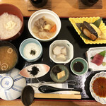 kyouryouritankumakitamisedhirekuthiddwubaiemukurisu - 朝粥定食（税込 3231円）