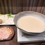 Torigakoi - 濃厚白濁スープの炭焼き鶏しゃぶしゃぶ
