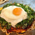 府中焼き 鉄板焼き だいまる - 府中焼き
            目玉焼き乗せ
            ねぎかけ