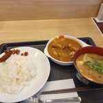 松屋 - マッサマンカレーと豚汁