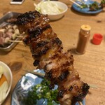 焼鳥 八朔 - ずっしり重いはつもとは、めっちゃジューシー。美味いわぁ　コレも病みつき